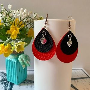 Layered leather earrings !